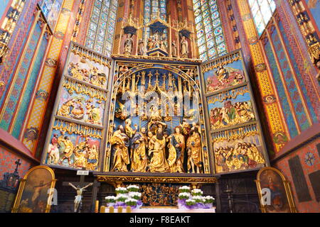 Kirche der Gottesmutter angenommen, in den Himmel (Marienkirche), Innenraum der Basilika, Krakow (Krakau), Polen, Europa (UNESCO) Stockfoto