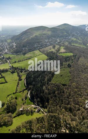 Eine Luftaufnahme von den Malvern Hills an einem sonnigen Tag in Worcestershire, UK Stockfoto