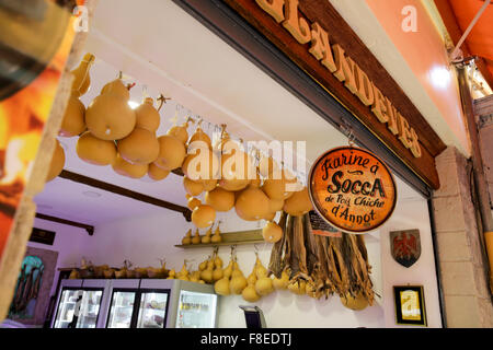 Delicatesen Shop verkaufen lokale Fleisch und Käse. Nizza, Frankreich Stockfoto