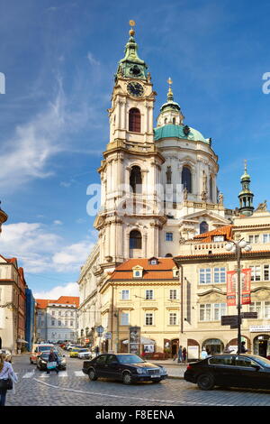 Ansicht der St. Nikolaus Kirche, Mala Strana, Prag, Tschechische Republik, Europa Stockfoto