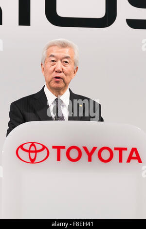 Tokio, Japan. 9. Dezember 2015. Toyotas Executivvizepräsident Mitsuhisa Kato spricht bei einer Auftaktveranstaltung für die neue 4. Generation Prius Toyota City Showcase am 9. Dezember 2015, Tokio, Japan. Das Hybrid-Fahrzeug ist das erste Modell, der Toyota neue globale Architektur (TNGA) hilft es um einen Kraftstoffverbrauch von bis zu 40,8 km zu erreichen zu integrieren/l. oben auf den Modellen gehören Toyotas Sicherheit Sinn P-Technologie, die hilft, um Gefahren zu erkennen. Bildnachweis: Aflo Co. Ltd./Alamy Live-Nachrichten Stockfoto