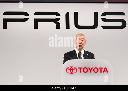 Tokio, Japan. 9. Dezember 2015. Toyotas Executivvizepräsident Mitsuhisa Kato spricht bei einer Auftaktveranstaltung für die neue 4. Generation Prius Toyota City Showcase am 9. Dezember 2015, Tokio, Japan. Das Hybrid-Fahrzeug ist das erste Modell, der Toyota neue globale Architektur (TNGA) hilft es um einen Kraftstoffverbrauch von bis zu 40,8 km zu erreichen zu integrieren/l. oben auf den Modellen gehören Toyotas Sicherheit Sinn P-Technologie, die hilft, um Gefahren zu erkennen. Bildnachweis: Aflo Co. Ltd./Alamy Live-Nachrichten Stockfoto