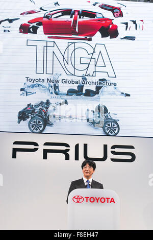 Tokio, Japan. 9. Dezember 2015. Toyota Chefingenieur Koji Toyoshima spricht bei einer Auftaktveranstaltung für die neue 4. Generation Prius Toyota City Showcase am 9. Dezember 2015, Tokio, Japan. Das Hybrid-Fahrzeug ist das erste Modell, der Toyota neue globale Architektur (TNGA) hilft es um einen Kraftstoffverbrauch von bis zu 40,8 km zu erreichen zu integrieren/l. oben auf den Modellen gehören Toyotas Sicherheit Sinn P-Technologie, die hilft, um Gefahren zu erkennen. Bildnachweis: Aflo Co. Ltd./Alamy Live-Nachrichten Stockfoto