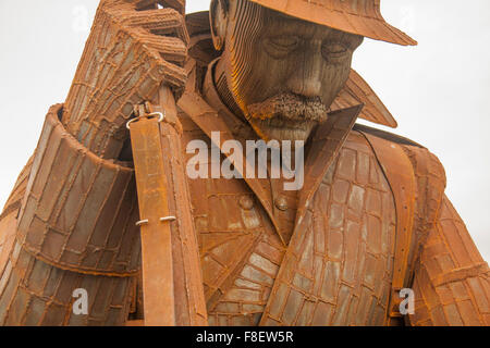 Nahaufnahme von der Denkmal-Skulptur des Künstlers Ray Lonsdale eines Krieges müden Soldaten von WW1 namens Tommy bei Seaham,Co.Durham Stockfoto