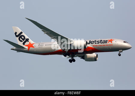 Singapur - 21. Oktober 2015: A Jetstar Airways Boeing 787-8 Dreamliner mit der Registrierung VH-VKL Ansätze Singapur Changi Stockfoto