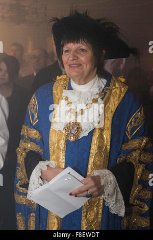 London, UK. 9. Dezember 2015. Lady Christabel Flug, Lord Mayor der City of Westminster. Drücken Sie Start 2016 Londoner New Year's Day Parade im Corinthia Hotel. Das Motto für das Jahr 2016 ist magische 30-jährigen. Bildnachweis: Lebendige Bilder/Alamy Live-Nachrichten Stockfoto