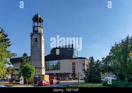 Sehr alte Uhrturm der Stadt Razgrad, Bulgarien Stockfoto