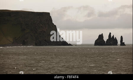 Sea coast Vulkangestein auf Island Südbereich schwarz / weiß Stockfoto