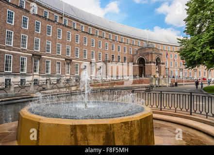 Brunnen vor dem Bristol City Hall, Somerset, England, Großbritannien Stockfoto