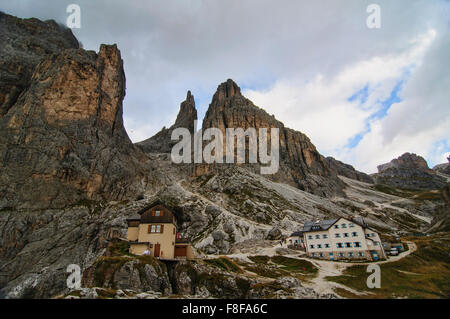 Vajolet Türme und Rifugio Vajolet im Rosengarten in den Dolomiten Italien Stockfoto