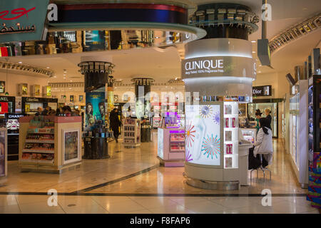 Terminal 1, Dubia International Flughafen Abflug Dubai Vereinigte Arabische Emirate Stockfoto