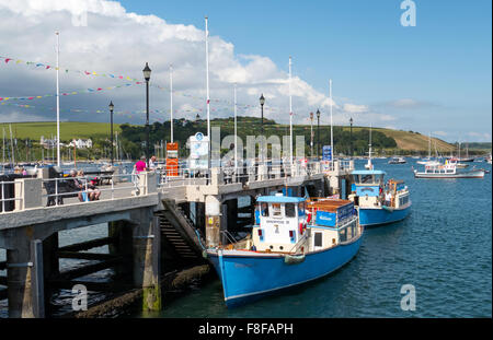 Falmouth Prince Of Wales Pier. Enterprise-III und Moyana Fähre und Charter Boote neben.  Cornwall England UK. Stockfoto