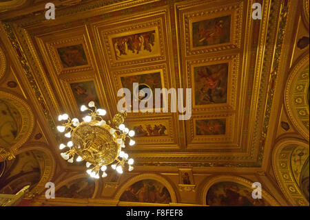 Die schöne Decke der ungarischen Staatsoper in Budapest, Ungarn. Stockfoto