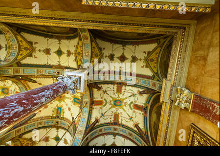 Die schöne Decke der ungarischen Staatsoper in Budapest, Ungarn. Stockfoto