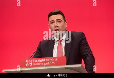 Shadow Startseite Sekretärin, Andy Burnham, gibt seinem Keynote-Vortrag auf der Labour-Partei-Konferenz in Brighton Stockfoto