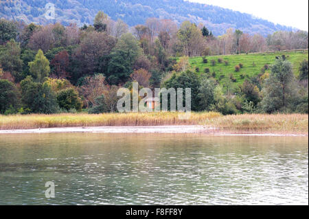 im Grand Lac de Wälder ist eines der Wälder-Seen, befindet sich in Matheysine im Departement Isere, Frankreich, Stockfoto