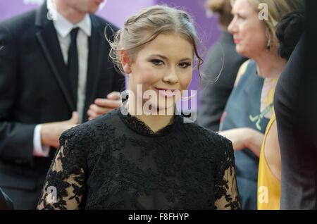 Sydney, Australien 9. Dezember 2015: Promis und VIPs Pose auf dem roten Teppich bei der 5. jährlichen AACTA Preisverleihung auf den Stern in Sydney stattfand. Abgebildet ist Bindi Irwin Credit: Mjmediabox/Alamy Live-Nachrichten Stockfoto