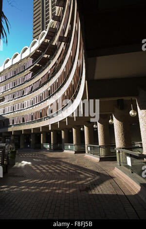 Barbican Estate, eines der besten Beispiele der Londoner Brutalist Architektur, London, England, UK Stockfoto