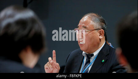 (151209)--PARIS, 9. Dezember 2015 (Xinhua)--Chinas Sonderbotschafter für Climate Change Xie Zhenhua spricht zu Medien am Veranstaltungsort der Paris Konferenz zum Klimawandel in Le Bourget auf den nördlichen Vororten von Paris, 9. Dezember 2015. Der französische Außenminister und Präsident von Paris Klima Konferenz Laurent Fabius präsentiert eine neue saubere Version des Textes für ein globales Klimaschutzabkommen am Mittwoch als Grundlage für weitere Verhandlungen zwischen den Ländern in den nächsten 48 Stunden. Die wichtigsten noch offenen Fragen, die noch um zu lösenden gehören nach 2020 Klimafinanzierung, Ehrgeiz der Aktion und wie entsprechend der p Stockfoto