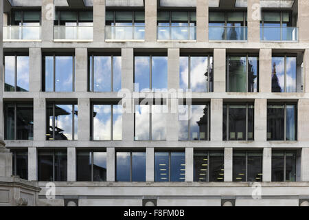 St Pauls Cathedral aus Paternoster Square, City of London, England, Vereinigtes Königreich, Europa Stockfoto