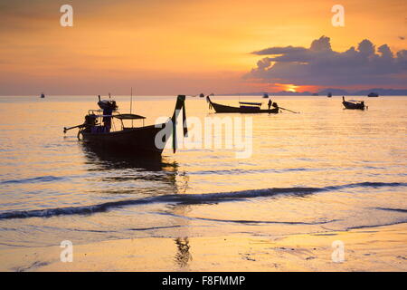 Thailand - Krabi Provinz Phang Nga Bay, Sonnenuntergang Landschaft am Strand Stockfoto