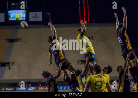 SO Paulo, SP, Brasilien. 4. Dezember 2015. Sao Paulo. SP-Brasilien. 12.04.2015 - steht Sport - Rugby - Rugby brasilianischen Nationalmannschaft Deutschland im Pacaembu-Stadion in So Paulo, diesen Freitag (04), die Super Herausforderung Rugby BH XV. Das Spiel der Rugby an dieser Stelle zeigt der Sport Wachstum im Land und ist ein großer Schritt für die Vermassung des Sports. Foto: Dorivan Marinho/Midas Presse © Csm/Alamy Live-Nachrichten Stockfoto