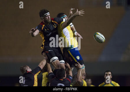 SO Paulo, SP, Brasilien. 4. Dezember 2015. Sao Paulo. SP-Brasilien. 12.04.2015 - steht Sport - Rugby - Rugby brasilianischen Nationalmannschaft Deutschland im Pacaembu-Stadion in So Paulo, diesen Freitag (04), die Super Herausforderung Rugby BH XV. Das Spiel der Rugby an dieser Stelle zeigt der Sport Wachstum im Land und ist ein großer Schritt für die Vermassung des Sports. Foto: Dorivan Marinho/Midas Presse © Csm/Alamy Live-Nachrichten Stockfoto