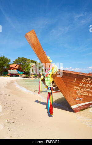 Thailand - Phi Phi Island, Phang Nga Bay, Longtail-Boot Stockfoto