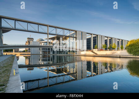 Reichstag und Regierung Gebäude auf der Spree in Berlin, Paul Löbe Gebäude, Stockfoto