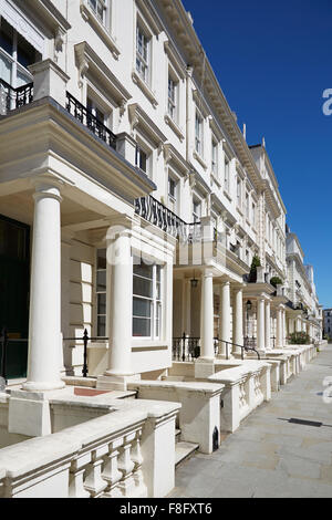 Weiße Luxus Häuser Fassaden in London Borough of Kensington und Chelsea