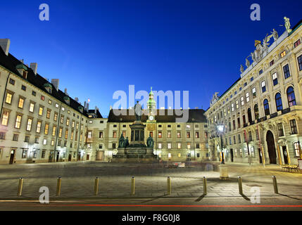 Blick auf Hofburg (In der Burg Hof), den kaiserlichen Palast der Habsburger, von Michaelerplatz Wien, Österreich Stockfoto