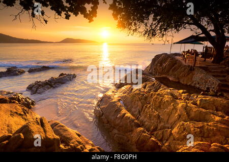Thailand - Insel Phuket, Patong Beach, Sonnenuntergang Landschaft Stockfoto