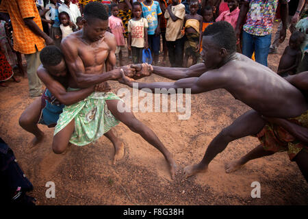 Wrestling-Demonstration. Douraghio. Côte d ' Ivoire Stockfoto