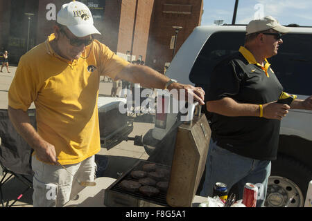 Iowa City, Iowa, USA. 26. Sep 2015. Fans Heckklappe vor Anpfiff der North Texas bedeutet grün und die Iowa Hawkeyes Football-Spiel im Kinnick Stadium in Iowa City, Iowa., 26. September 2015. © Louis Brems/Quad-Stadt-Zeiten / ZUMA Draht/Alamy Live News Stockfoto