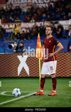 Rom, Italien. 9. Dezember 2015. Miralem Pjianic während der Fußball-Champions League Spiel AS Rom Vs FC Bate Borisov im Olympiastadion in Rom, am 9. Dezember 2015. Bildnachweis: Silvia Lore "/ Alamy Live News Stockfoto