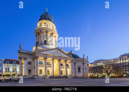 Berlin Mitte Gendarmenmarkt französischen Kuppel, twilight Stockfoto