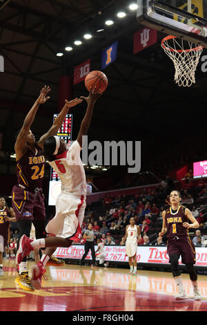 Piscataway, New Jersey, USA. 9. Dezember 2015. Rutgers Guard, SHRITA PARKER (5), fährt in den Korb gegen Iona in einem Spiel bei der Rutgers Athletic Center in Piscataway, New Jersey. © Joel Plummer/ZUMA Draht/Alamy Live-Nachrichten Stockfoto