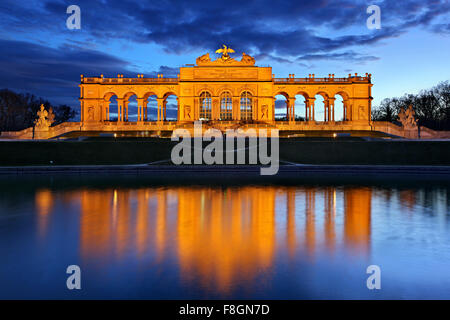 Die Gloriette, das "Belvedere" von Schloß Schönbrunn, Wien, Österreich. Stockfoto