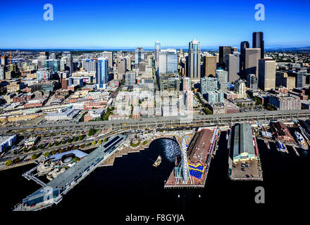 Luftaufnahme von Seattle Waterfront und Stadtbild, Washington, Vereinigte Staaten Stockfoto