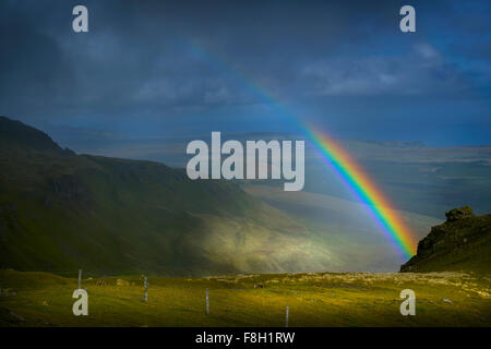 Regenbogen über ländliche Landschaft Stockfoto