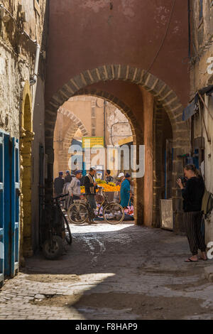 ESSAOUIRA, Marokko - 3. November 2015: Blick von den Gassen der Medina von Essaouira Stockfoto