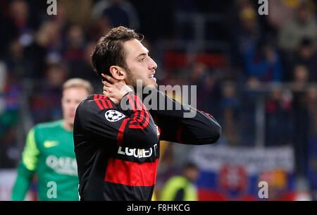 Leverkusen, Deutschland. 9. Dezember 2015. Hakan Calhanoglu (Bayer 04 Leverkusen) enttäuscht während der Champions-League-match zwischen Bayer 04 Leverkusen und dem FC Barcelona, Bayarena in Leverkusen am 9. Dezember 2015. Bildnachweis: Dpa picture Alliance/Alamy Live News Stockfoto