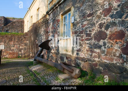 Bestandteil des Schiffs Anker Lüge über des ersten Gouverneurs Haus Stockfoto