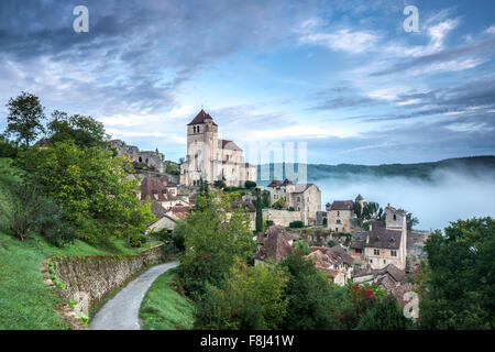 Dorf und Kirche von St. Circ La Poppie Lot Frankreich Stockfoto