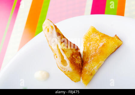 Frikadellen mit Quark in der Platte Stockfoto