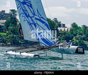 Farm Cove, Sydney, Australien. 10. Dezember 2015. Extreme Sailing Act 8. Medientag. Gazprom Team Russland (RUS) Praxis Rennen In Farm Cove, Sydney, Australien. Gazprom Team Russland (RUS) wird in der Schlussakte der 2015 Extreme Sailing Series vom 11. bis 13. Dezember 2015 in Sydney Segeln. Bildnachweis: Aktion Plus Sport/Alamy Live-Nachrichten Stockfoto