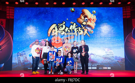 Peking, China. 10. Dezember 2015. Cast-Mitglieder besuchen eine Pressekonferenz der Film "Mr Nian" in Peking, Hauptstadt von China, 10. Dezember 2015. Der Film wird auf bundesweit am 8. Februar 2016, am Folgetag des chinesischen Frühlingsfestes gezeigt werden. © Li Yan/Xinhua/Alamy Live-Nachrichten Stockfoto