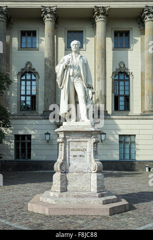 Helmholtz-Statue vor der Humboldt-Universität zu Berlin Stockfoto