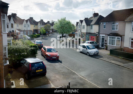 Einem Vorort Straße in Rugby, Warwickshire, England Stockfoto