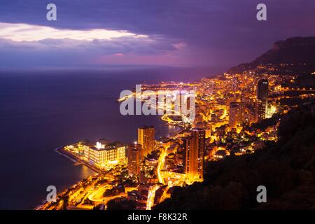 Vogelperspektive Blick auf Monte Carlo Stadt-Lichter in der Nacht, Monaco Stockfoto